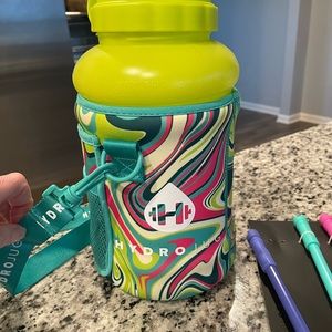 Lime hydro jug w sleeve, barely used. 3 pack of straws